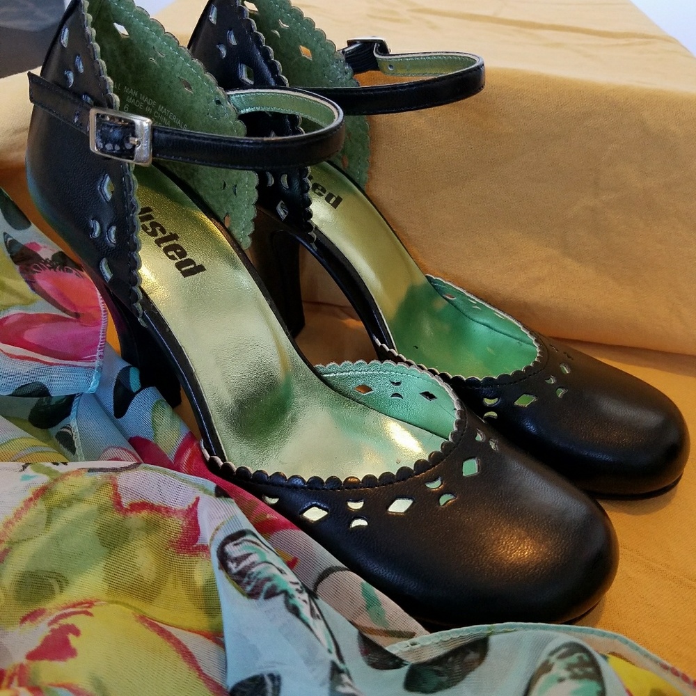 Kenneth Cole Unlisted Black Mary Janes